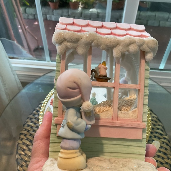 PRECIOUS MOMENTS ENESCO 2003 Christmas Window Snow Globe - Picture 7 of 8